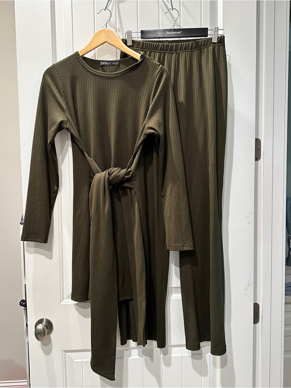 Zahraa the label matching set with front tie top